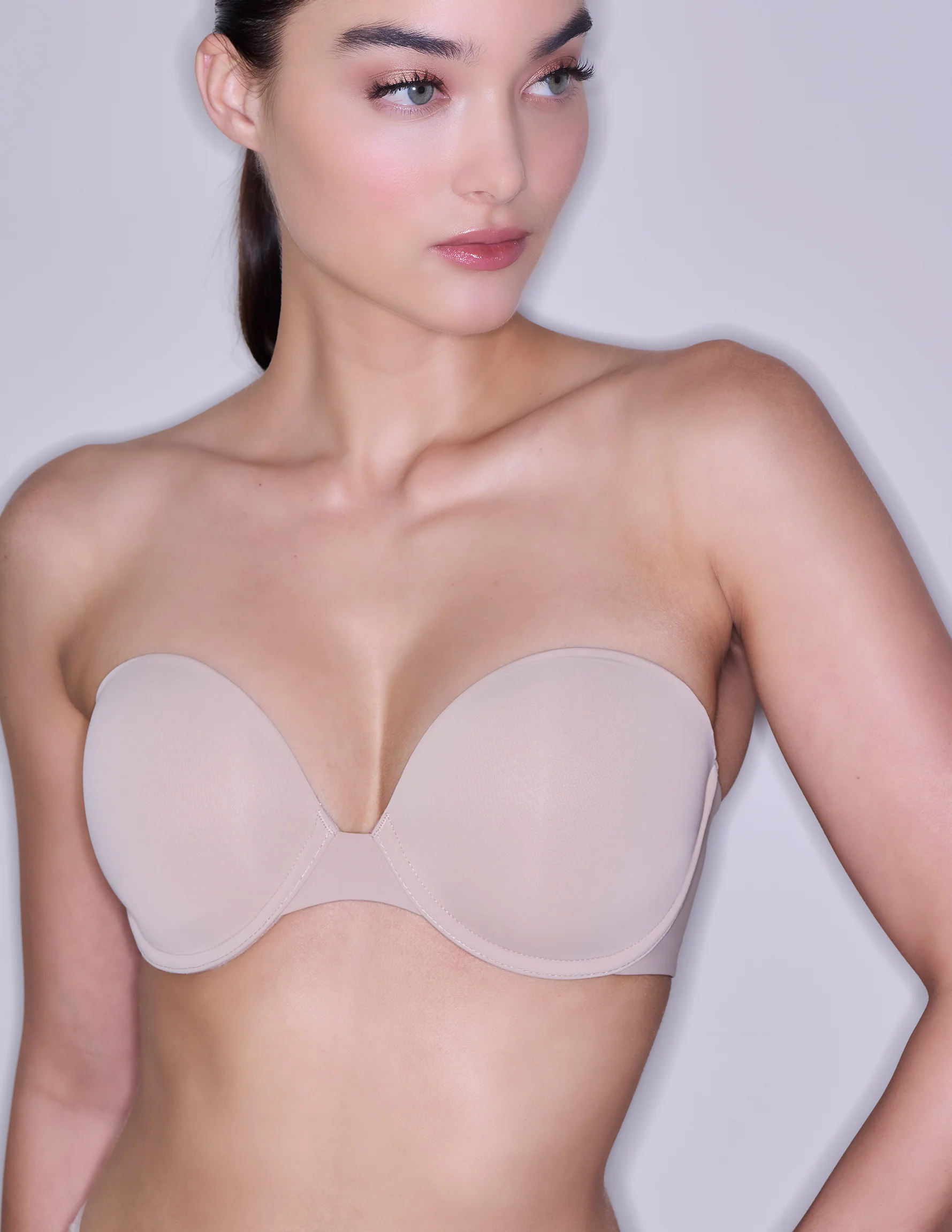 Minimal Plunge Tailored Strapless Bra - Image 8